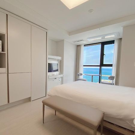 Uh Flat The Sokcho Aparthotel Bagian luar foto