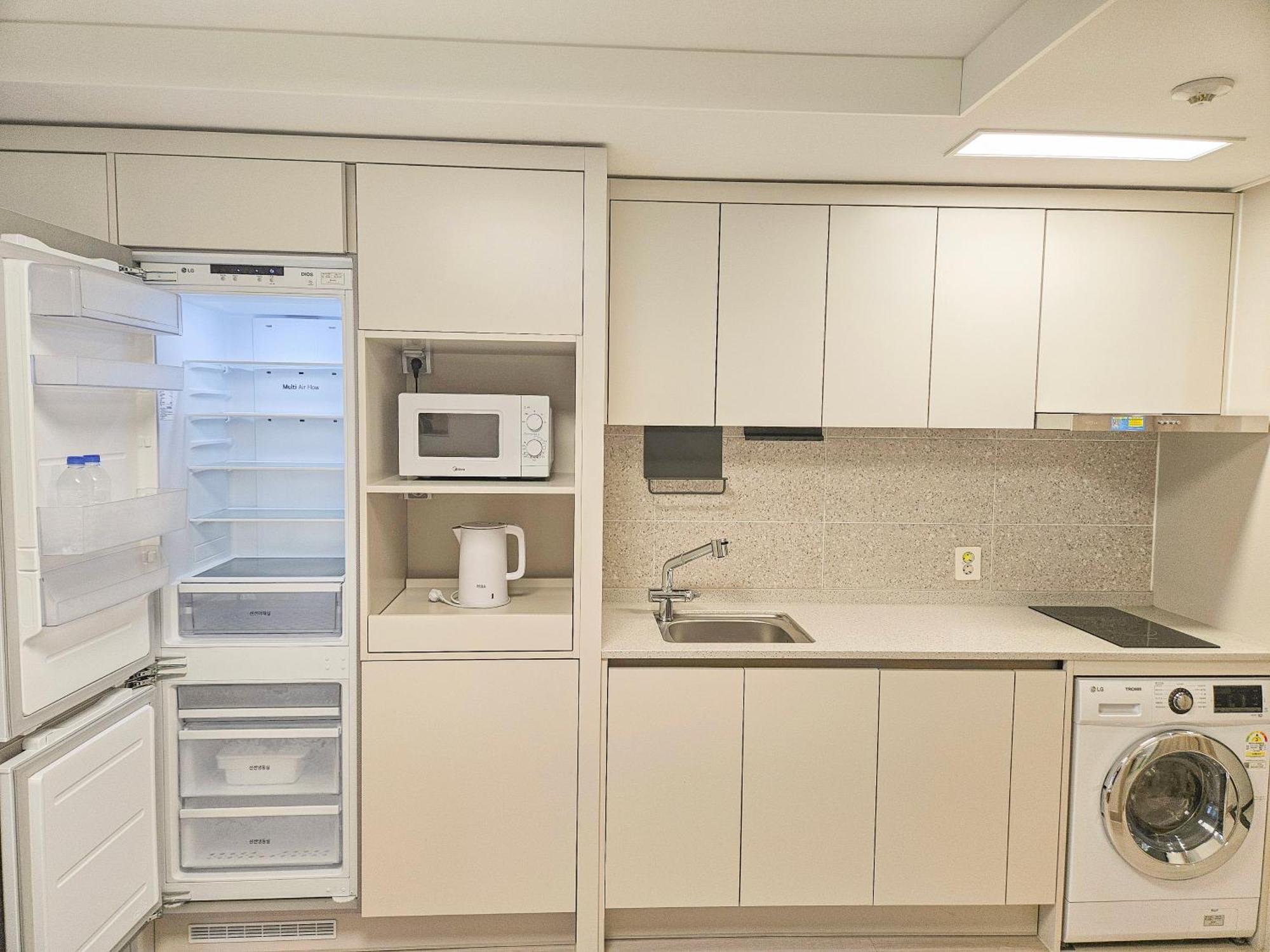 Uh Flat The Sokcho Aparthotel Bagian luar foto