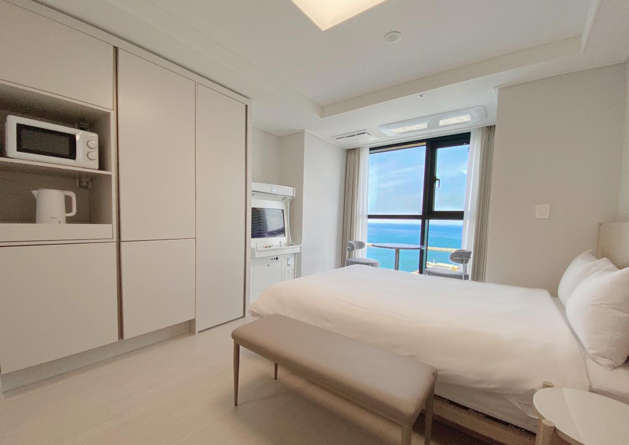 Uh Flat The Sokcho Aparthotel Bagian luar foto