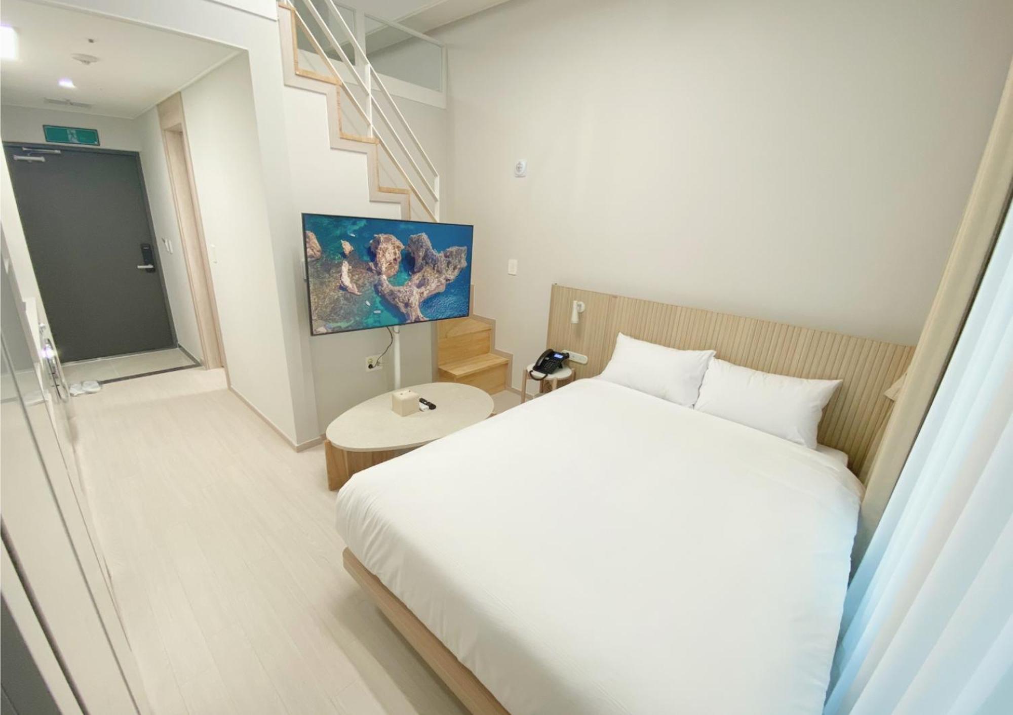 Uh Flat The Sokcho Aparthotel Bagian luar foto