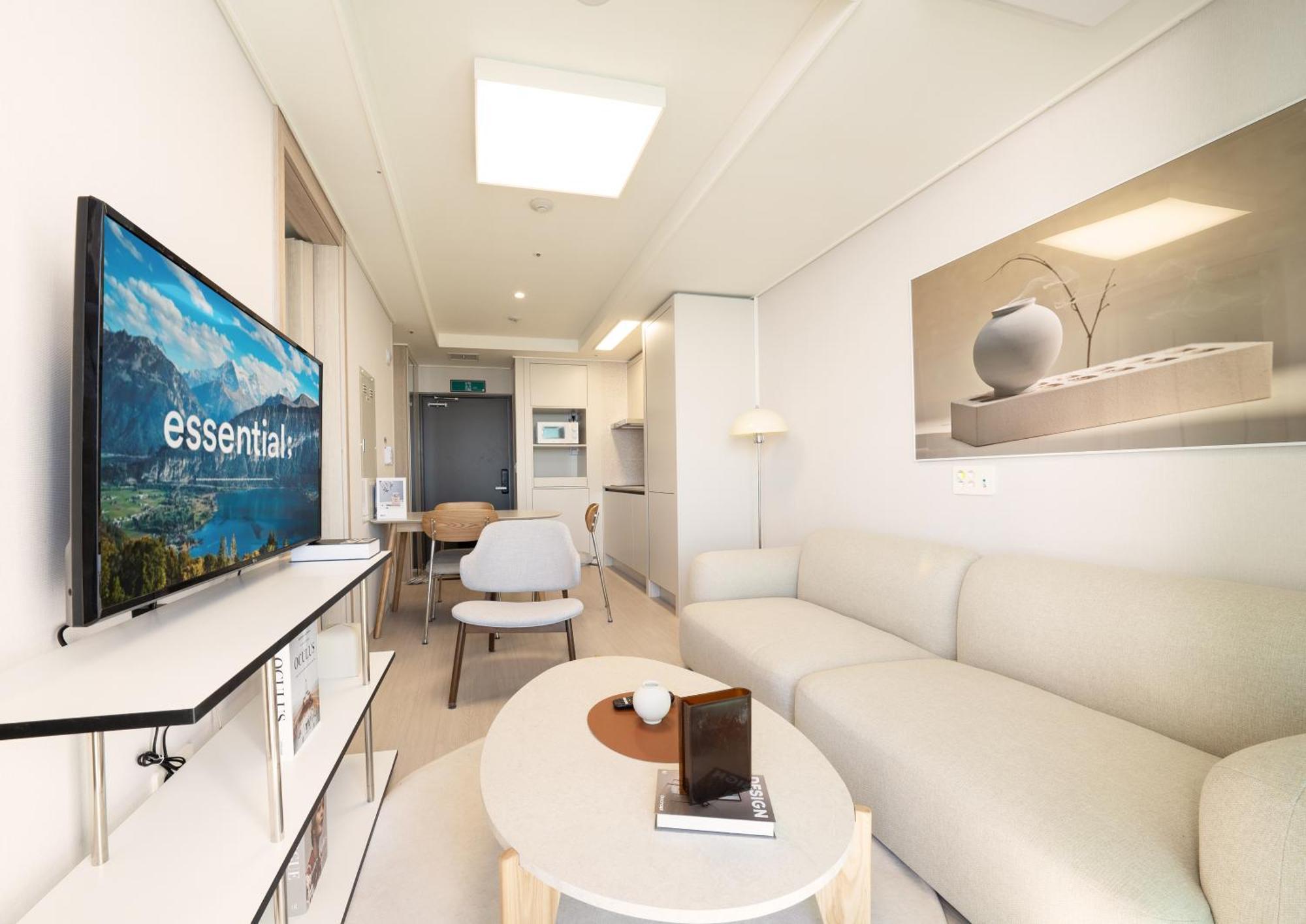 Uh Flat The Sokcho Aparthotel Bagian luar foto