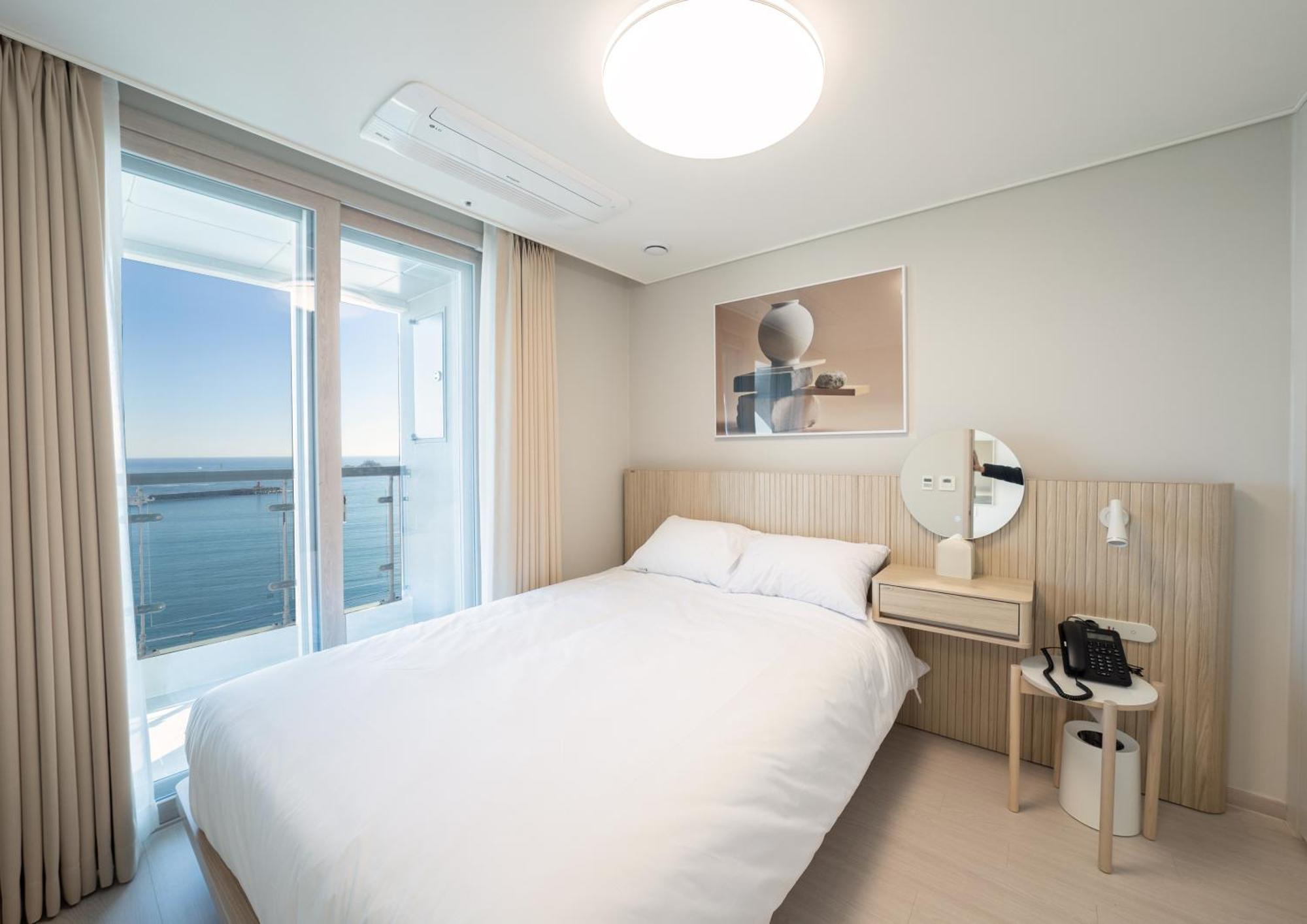 Uh Flat The Sokcho Aparthotel Bagian luar foto