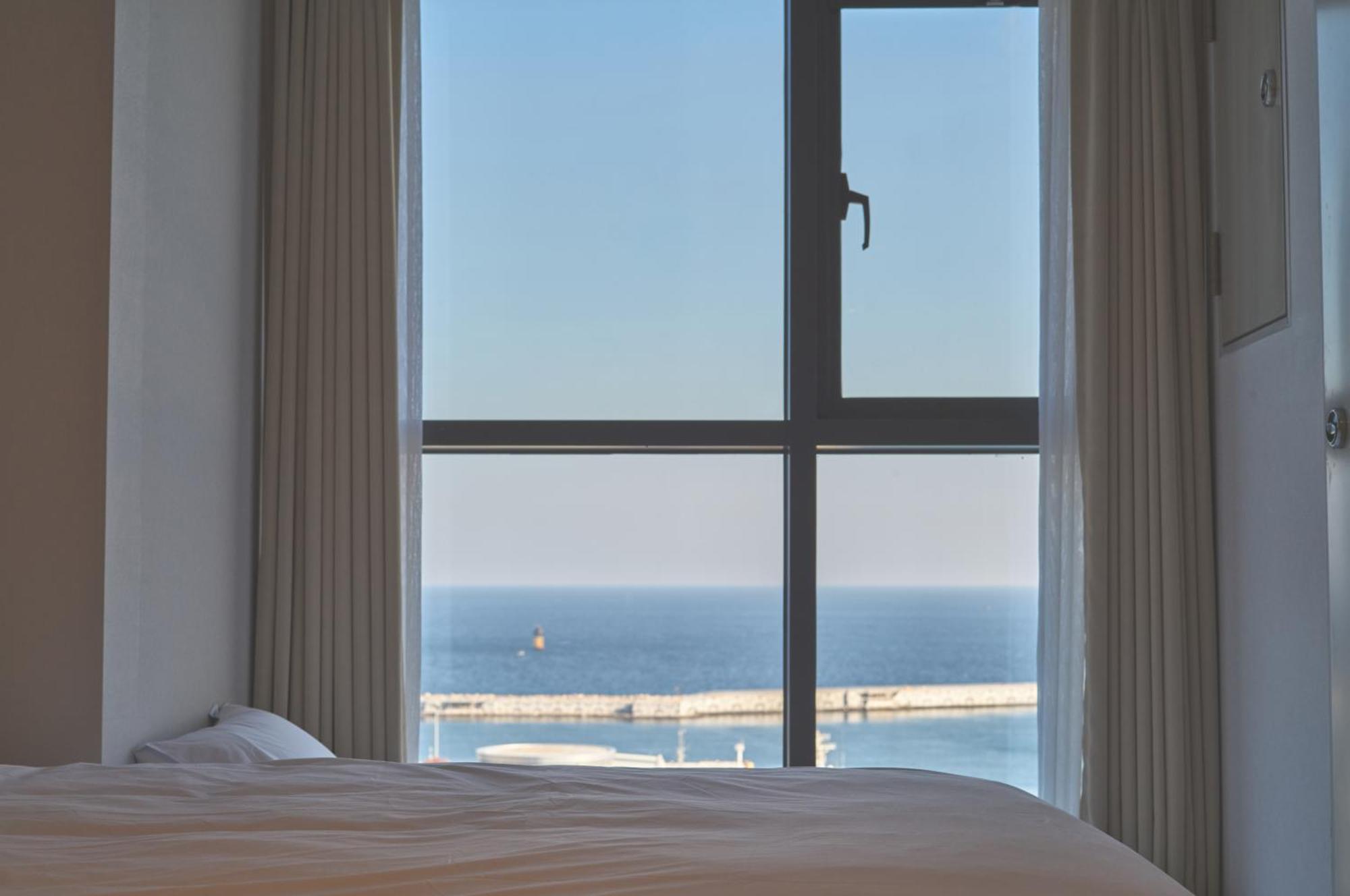 Uh Flat The Sokcho Aparthotel Bagian luar foto
