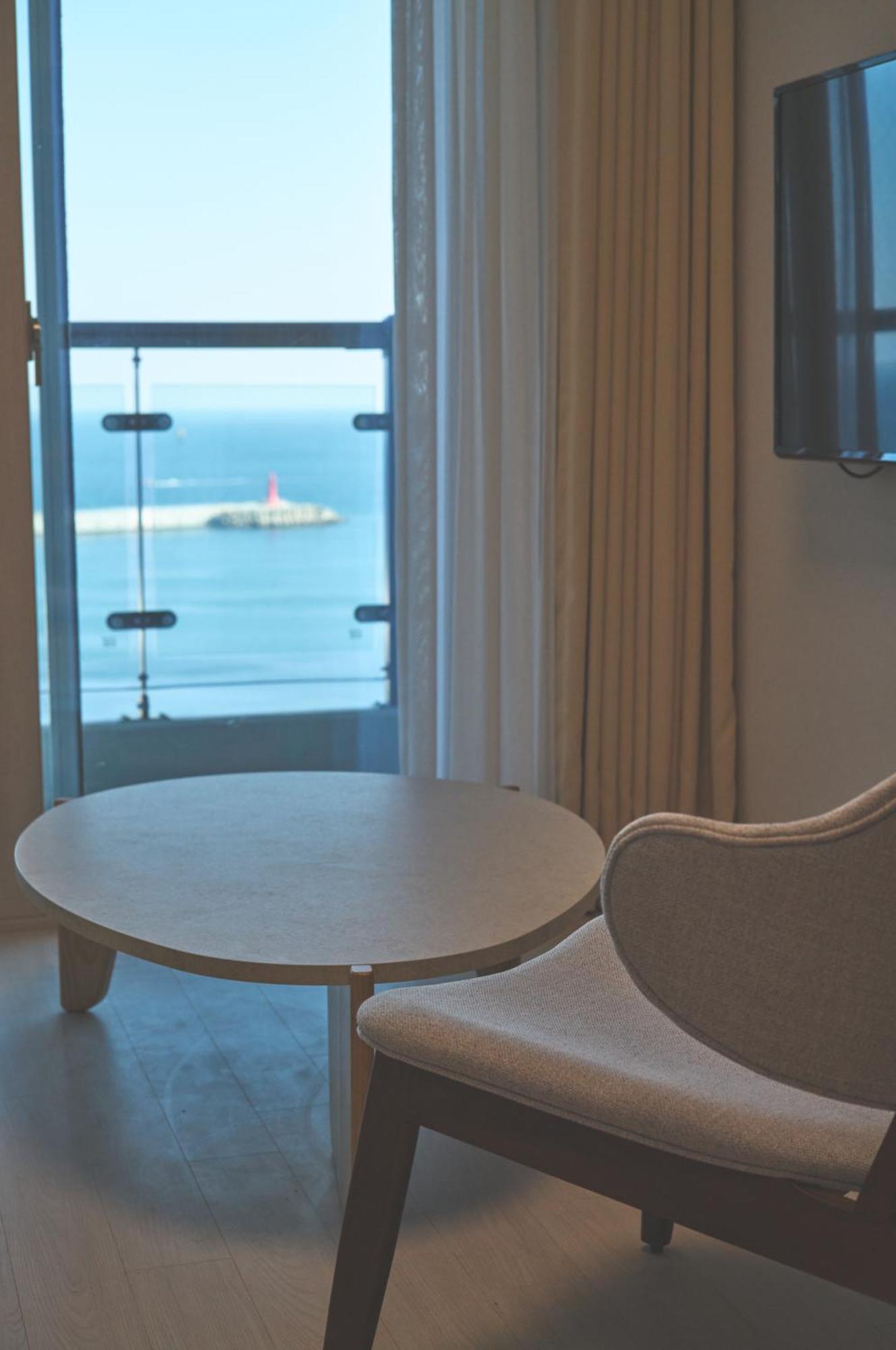 Uh Flat The Sokcho Aparthotel Bagian luar foto