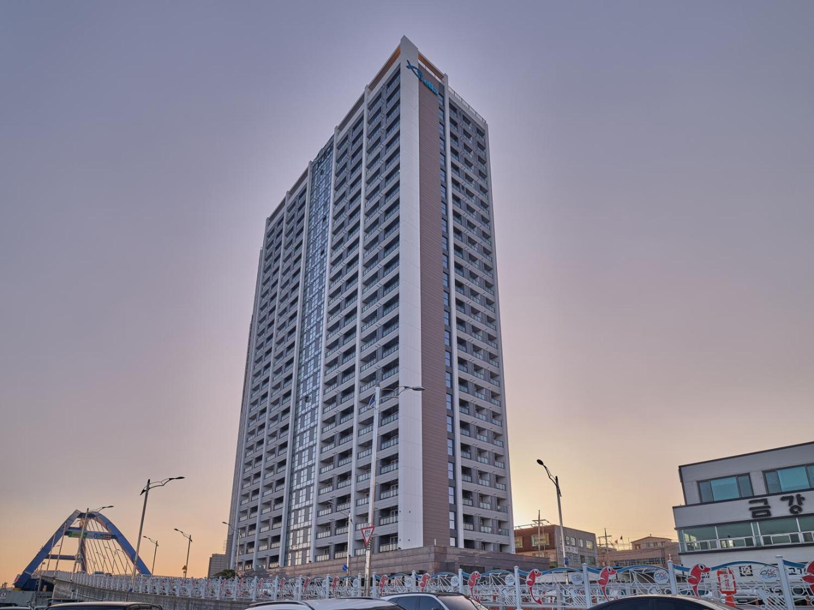 Uh Flat The Sokcho Aparthotel Bagian luar foto